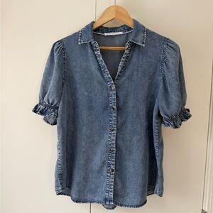 Jane + Delancey Chambray Denim Washed Button-up Puff Flutter Sleeve Top